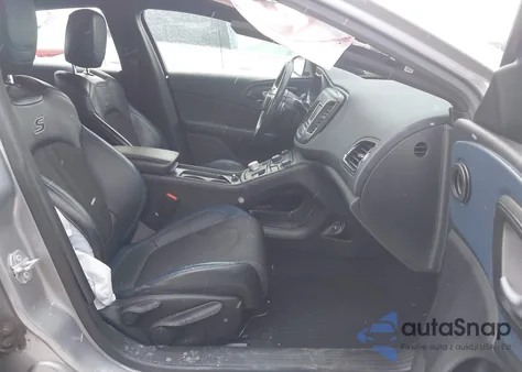 2015 Chrysler 200 S z USA, uszkodzony, nr VIN 1C3CCCBB8FN749679